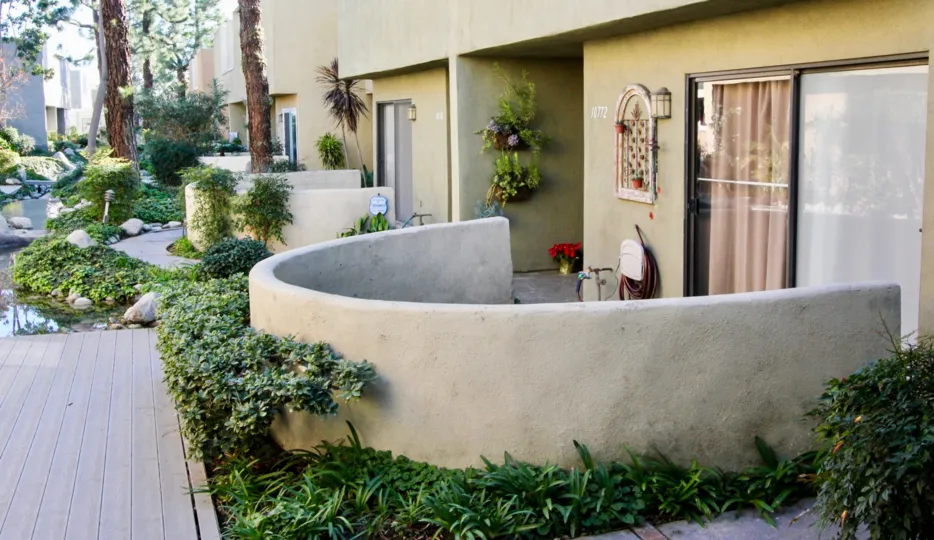 the pine creek is a pineapple house of the stanton city in california