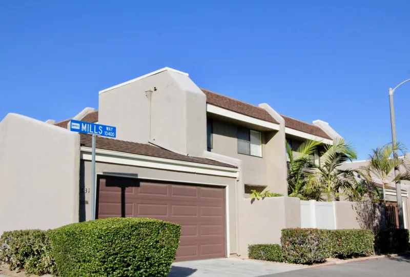 Bright View of Villa with signboard and gardens in Stanton Park Townhomes of Stanton