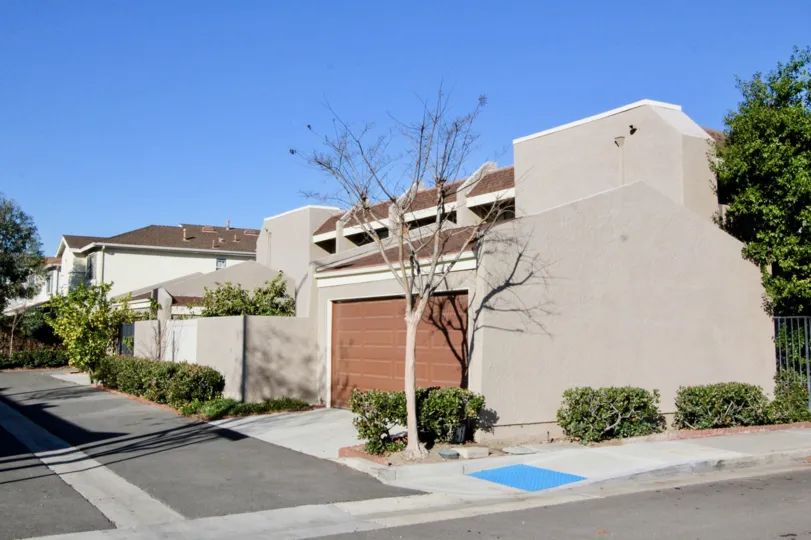 The real estate search: Stanton Park Townhomes | Condos and Townhomes for Sale in Stanton is brought to you courtesy of LivingSoCal, the premier SoCal Real Estate Search Site. If you would like more information about the real estate on this website, or wo