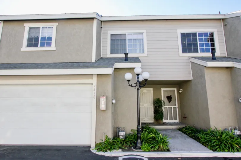 A gorgeous house with a narrow entry and with light stand to have a good view at night