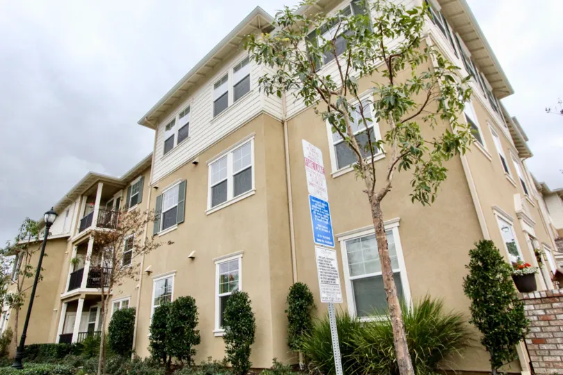 the cambridge lane is a apartment type house of the tustin city in california