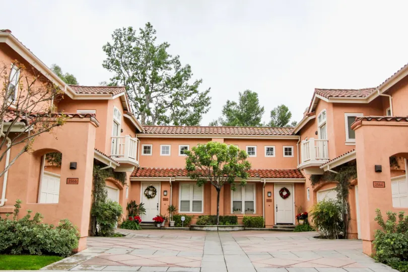 Spacious villa with parking and trees of Corte Villa of Tustin