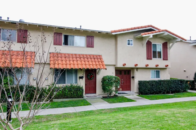 the Influential Square is a natural house of the tustin city in california