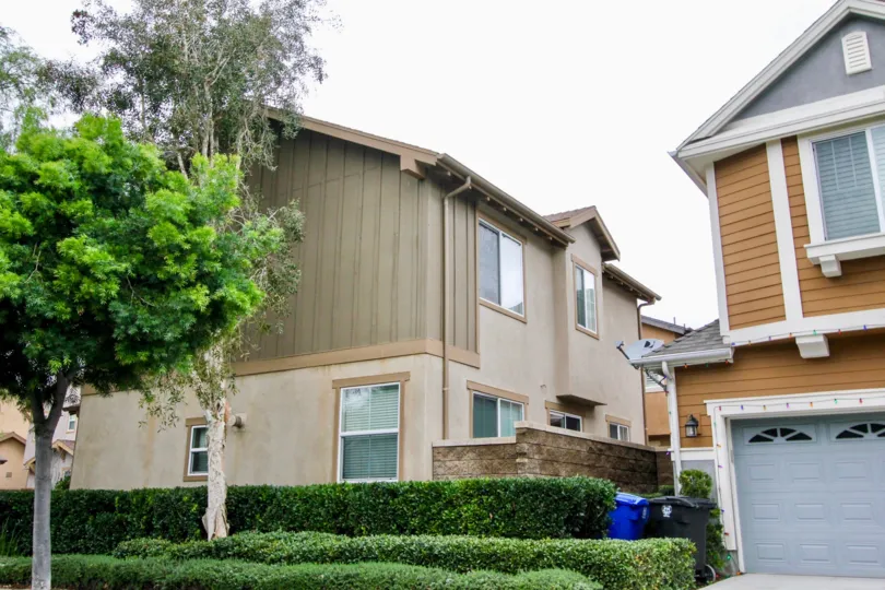 the lindy crossing is a meeting house of the tustin city in california