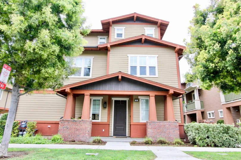 Amazing 3 story home in the Lindy Crossing community