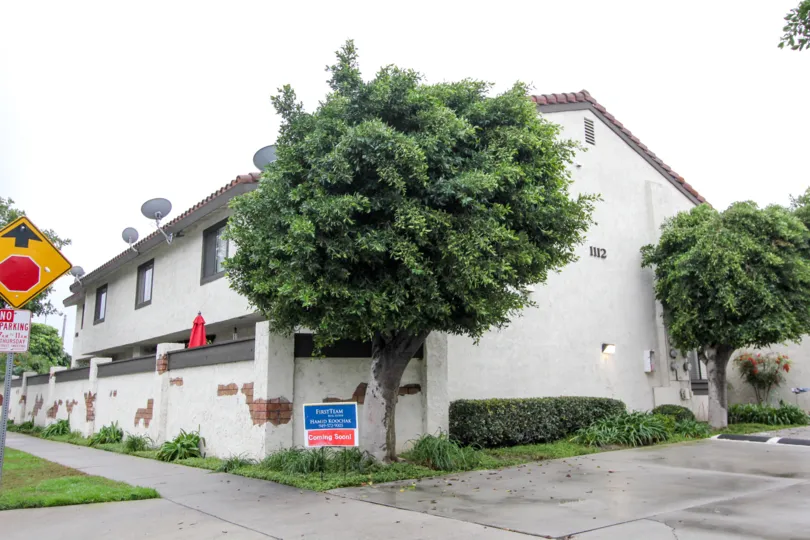 the macaw cove is a artful house of the tustin city in california