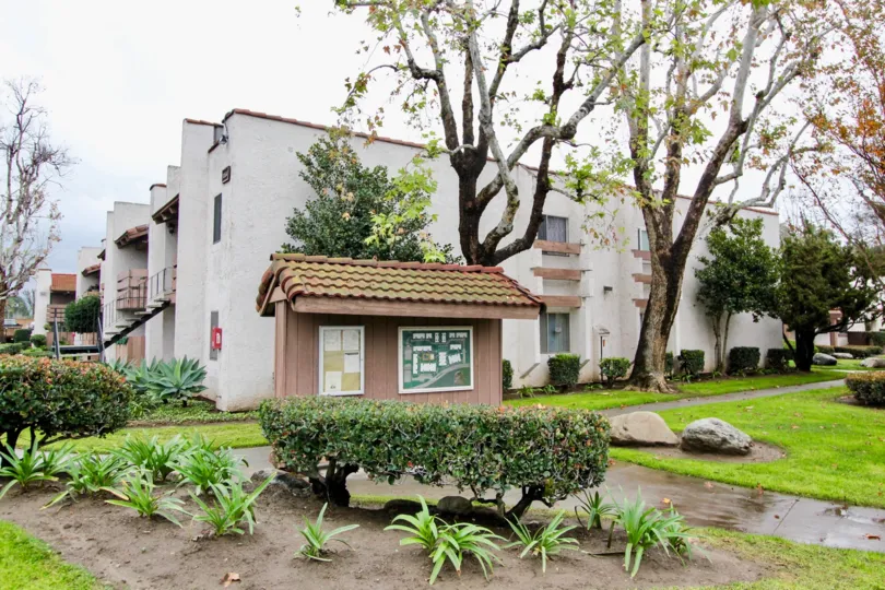 the quail meadows is a paper house of the tustin city in california