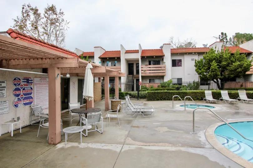 the quail meadows is a nice swimming pool of the tustin city in california state