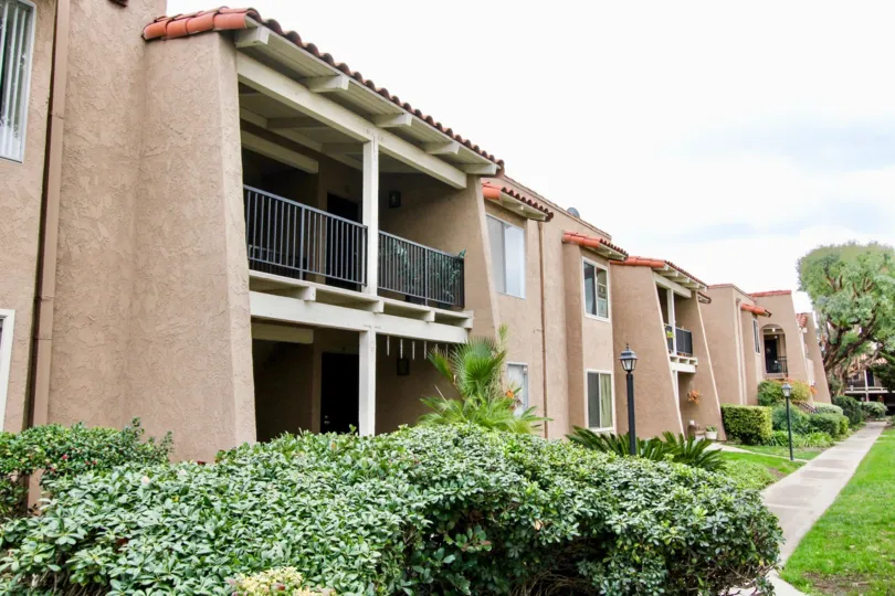 THE HOUSE IN THE RANCHO SAN JUAN WITH THE LAMP, BALCONIS, LAWN
