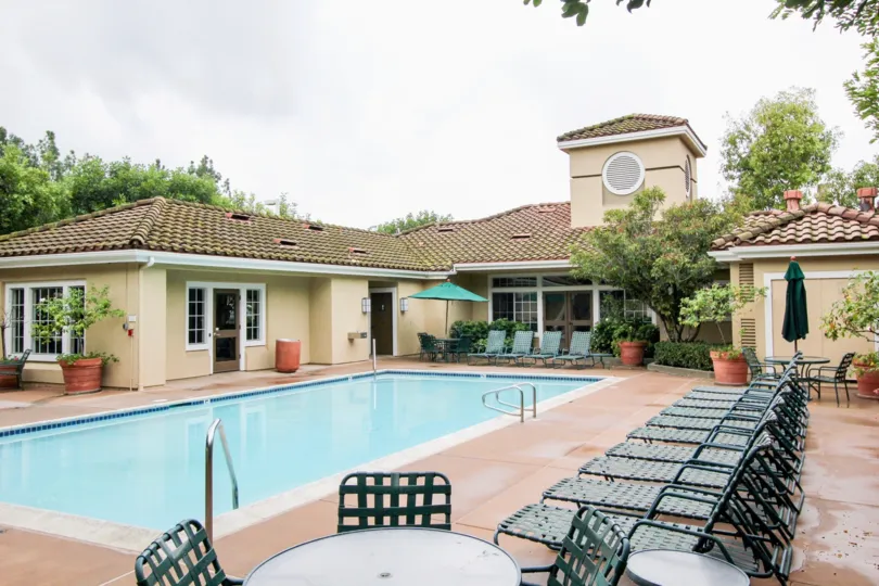 THE FLAT IN THE SHADOW CANYON WITH THE UMBRELLA, SWIMMING POOL, CHAIRS, FLOWR POTS, TREES
