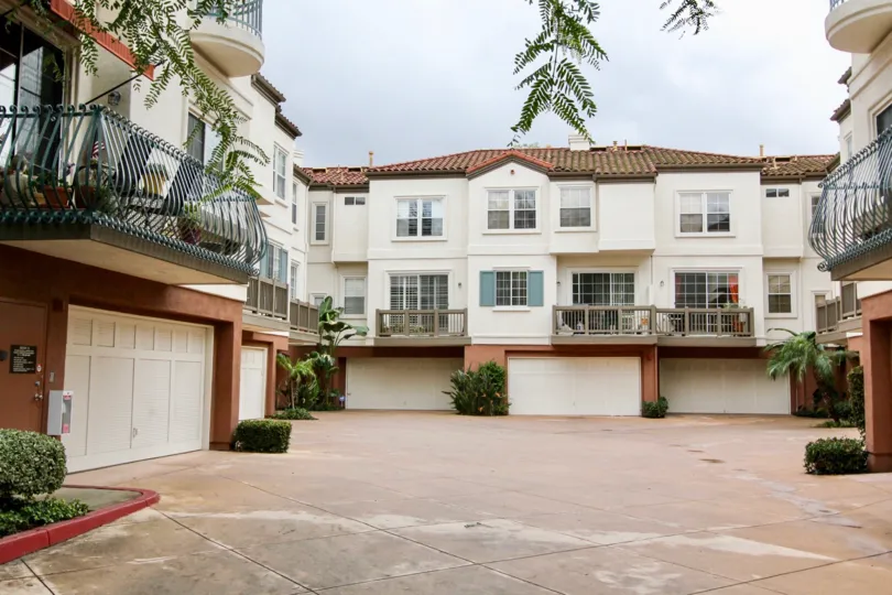 Beautiful apartment with garages underneath in the Tustin Del Verde community.