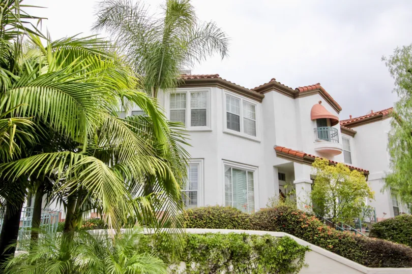 the tustin del verde is a bell model house of the tustin city in california
