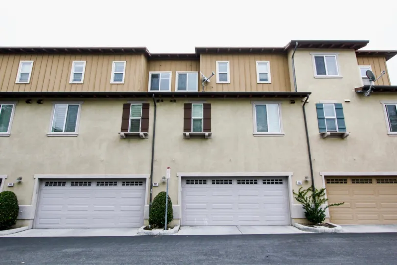 A three-storey townhouse with three-color paints in the Tustin Field community.