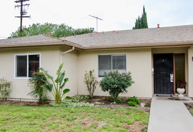 THE VILLAS IN THE TUSTIN PARK VILLAS WITH THE BANANA TREE, FLOWER POT