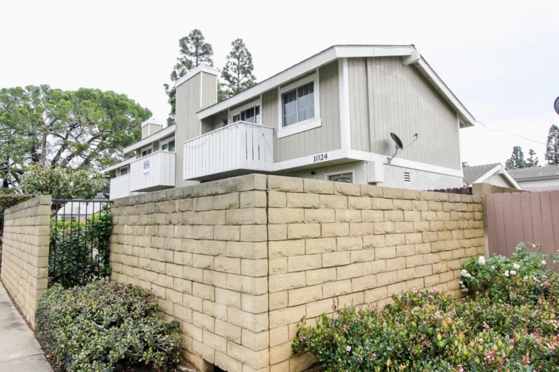 the tustin pines is a stone house of the tustin city in california