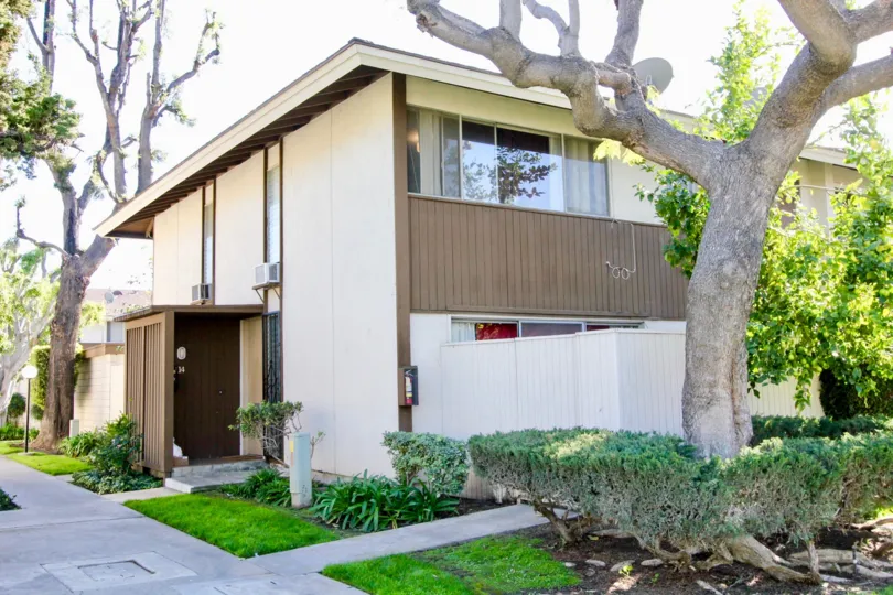 A clean environment in a Tustin Village with quite neighbors.