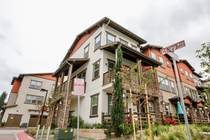 Heritage Crossings Yorba Linda California building blocks has good pillar designs and windows
