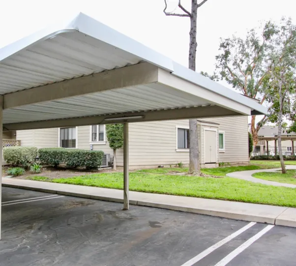 Kellogg Terrace House with Beautiful Green Park at Yorba Linda City in Califorina