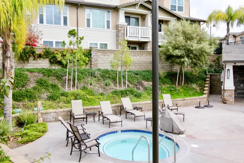 Palisades at Vista Del Verde Yorba Linda California looks very attractive with good roofing and pool