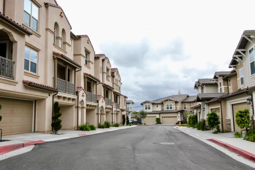 at Palisades at Vista Del Verde, all the villa's on one side looks so similar except bushes near to it