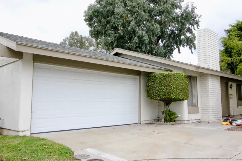 Woodgate Yorba Linda California with neat pillar wall infrastructure and nice painting technology