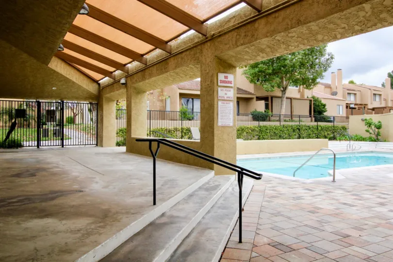 Yorba Linda Knolls California with spacious lobby and luxury roofing at a pool side