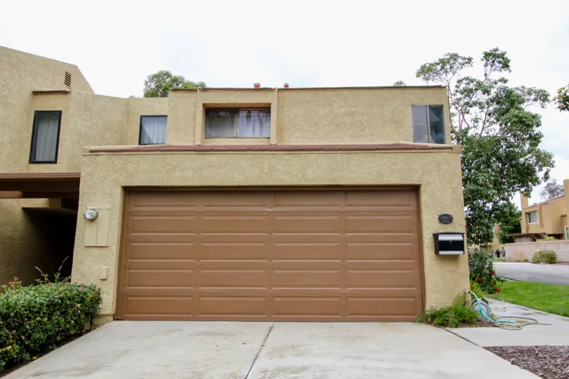 There is ample parking at Yorba Linda Knolls in Yorba Linda