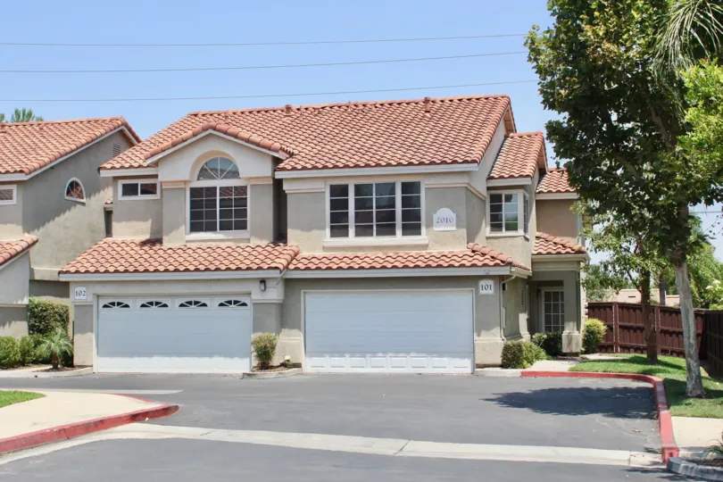 Cortina corona California large shaped grided windows and neat walking platform in front