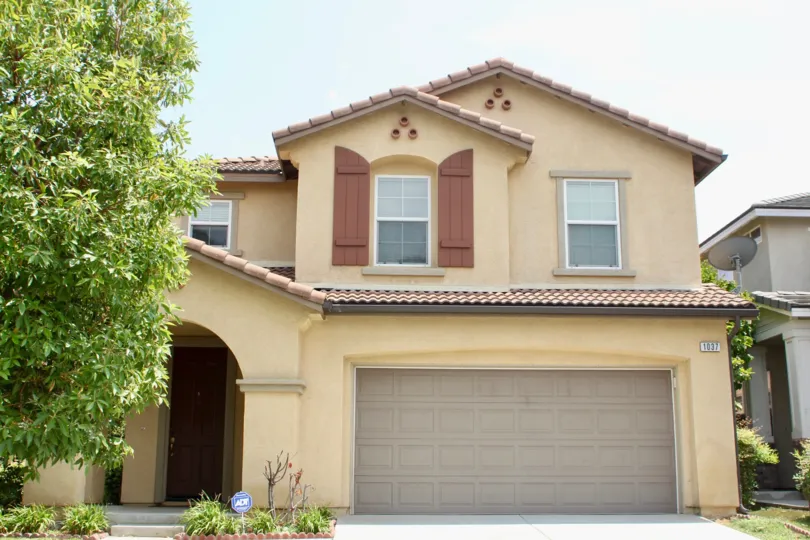 hampton roads corona california house tan gray garage