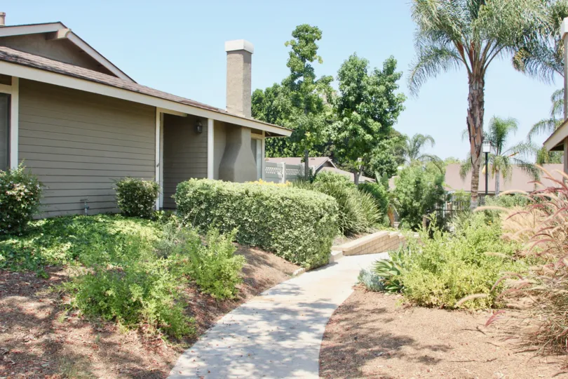 Magnolia Glen corona California small home very nice quit view to sun shine near green grasses and tree