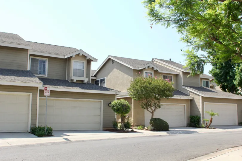 Santiago corona California same house in the nearest biscuts and light brown clor paint apply in the house