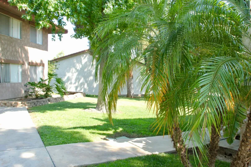Beautiful landscaping on a sunny day at The Lakes at Corona Community in Corona California