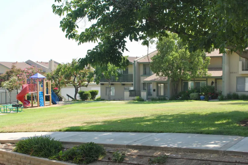 Village Grove Townhomes are a beautiful addition to the gorgeous city of Corona in sunny California!