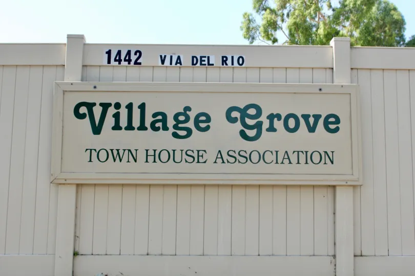 1442 Via Del Rio Village Grove Townhouse Sign Wall