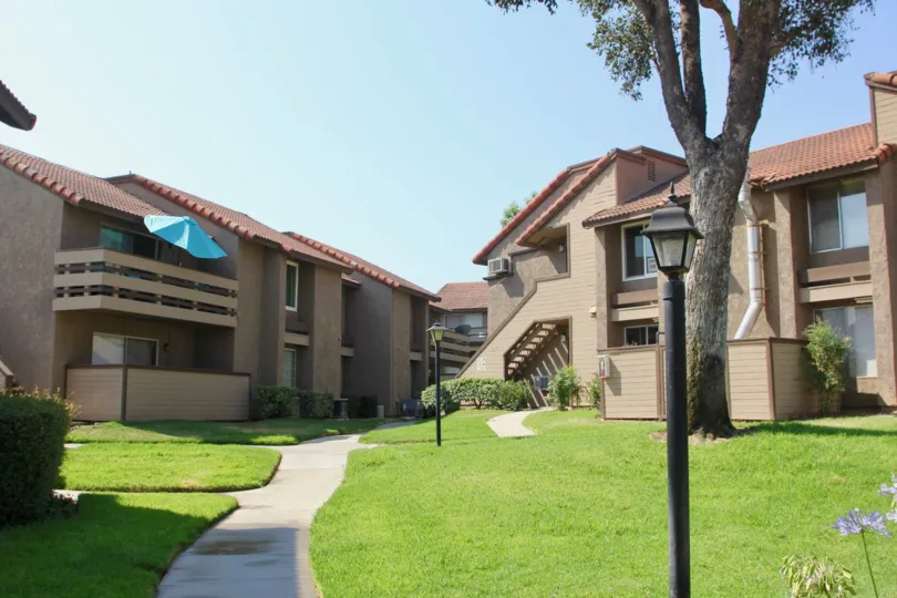 Windwood's grandiose and elegant houses, Corona, California