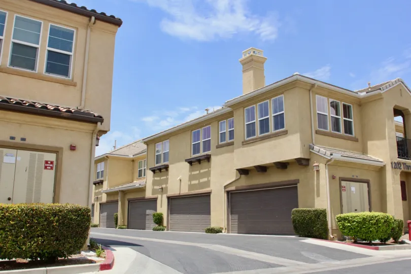 Belcaro's grand apartments in a serene a environment, lake elsinore< California
