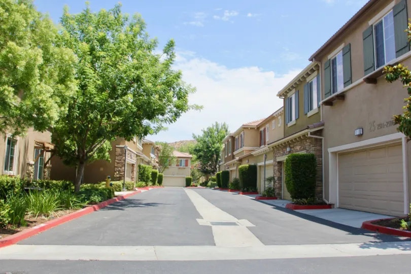 A bright sunny day in the Brookview Terrace of the lake elsinore in california