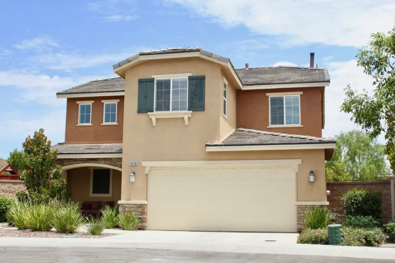 a house with garden at cotton wood canyon Hills at lake elsinore city at california