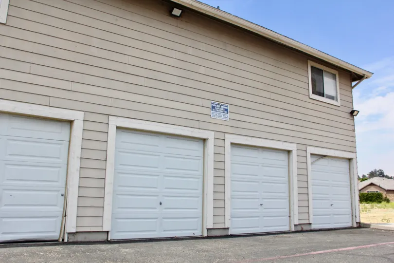 Lake Country villas lake elsinore california garages doors storage