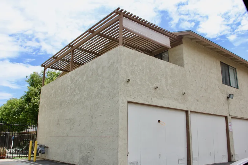 A large house with modern facilities inside in lake West lake elsinore california