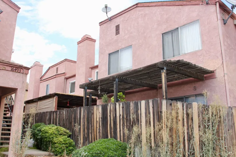Sycaore Landing, in Lake Elsinore, California, has a rosy exterior finish with rough hewn fencing
