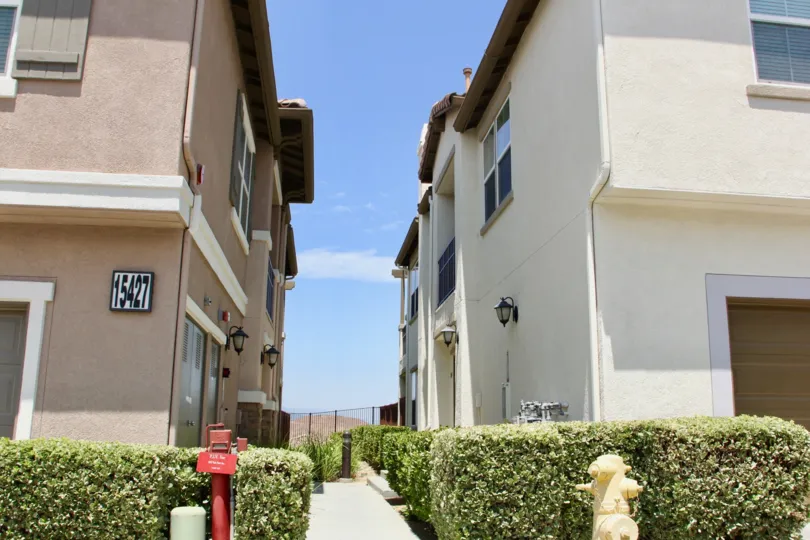 vista del lago lake elsinore california homes street sidewalk
