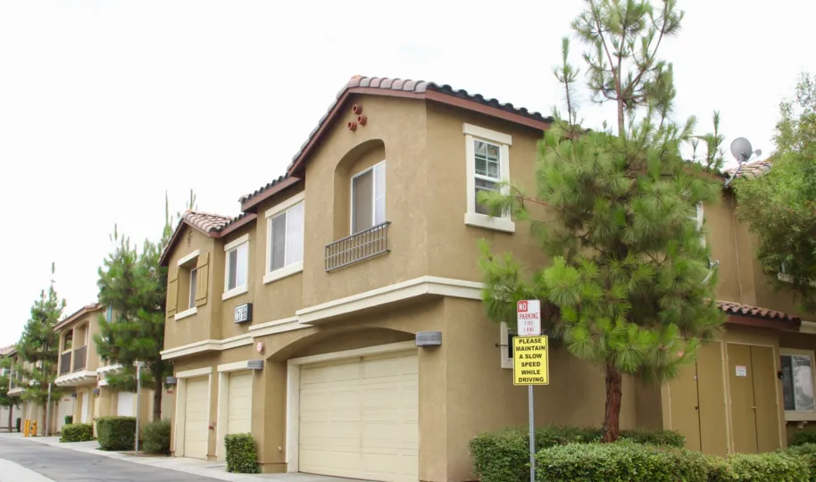 California house with beautiful scenery in the lovely community of California