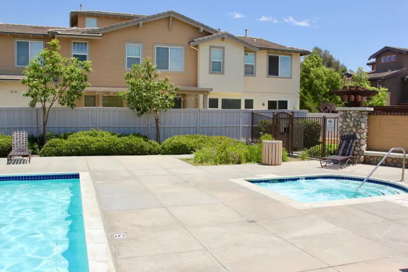 A sunny day poolside in Amberwalk at Ivy in Murrieta
