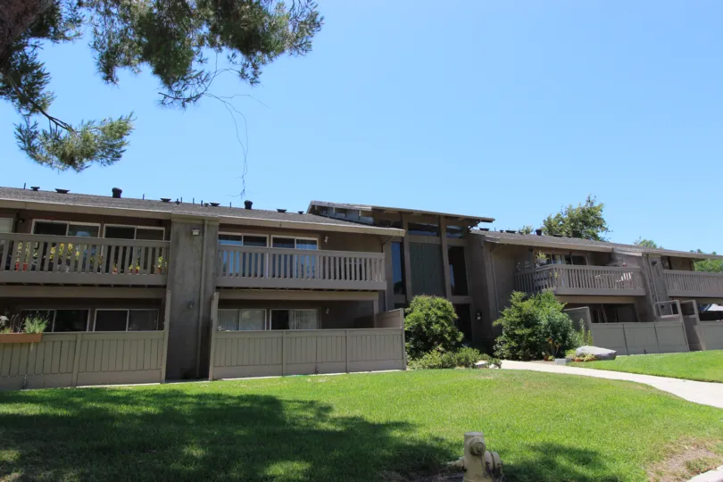 Casitas Del Sol murrieta California very nice big house in the gray color paint apply long size home