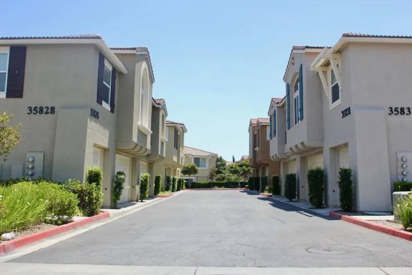 the drive to townhomes in the North Oaks Communty on a warm sunny day.