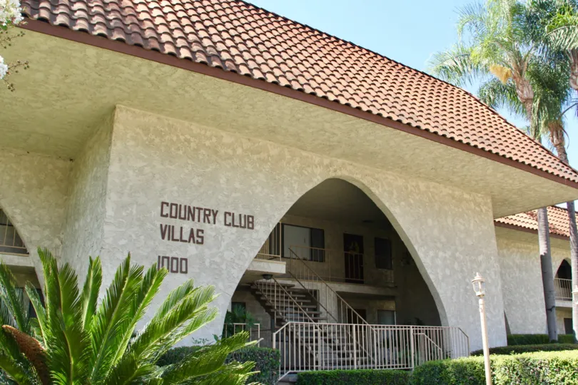 The entrance to the 1000 block building at Country Club Villas in Riverside