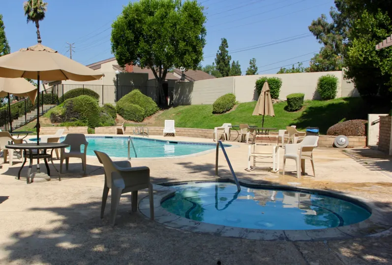 A sunny day in the Alta Murrieta park with children's playground and picnic tables