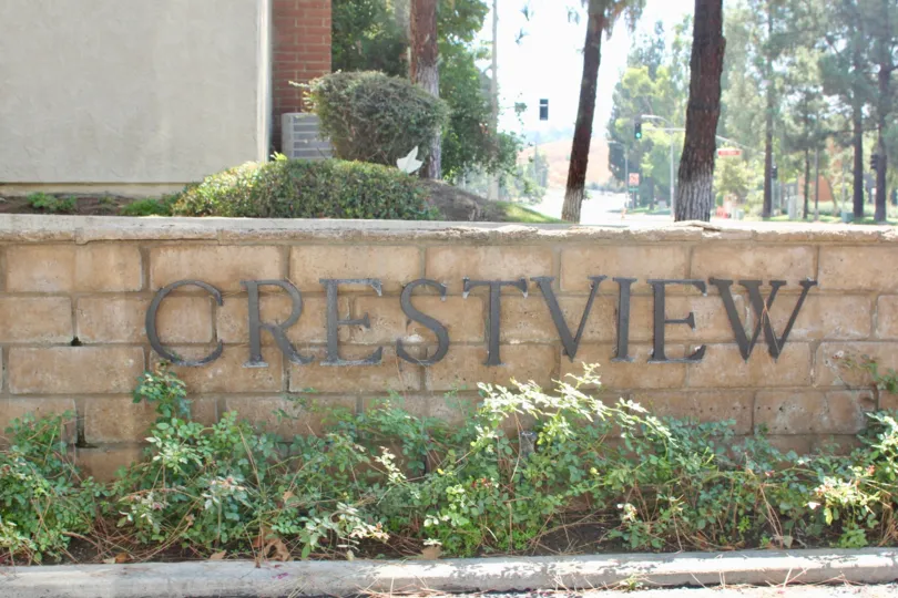 Crest View Estates House having Wall with Attractive Beauty Location in riverside City at Califorina