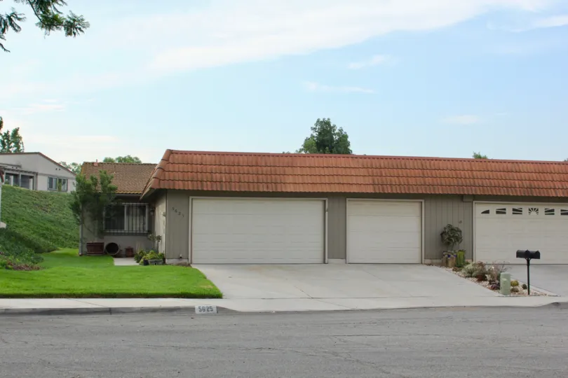 Short and awesomely cute bungalow of De Anza Verde, riverside, California